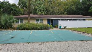 Το κτήριο όπου στεγάζεται  το δωμάτιο σε οικογενειακή κατοικία +8 φωτογραφίες