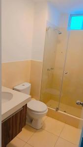 a bathroom with a toilet and a shower at Departamento con cochera - Condominio Las Flores in Ica +11 photos