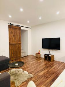 TV a/nebo společenská místnost v ubytování Ta Cetta + 16 fotografií