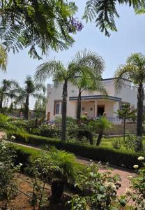 a view of the house from the garden at Instant Saisons - Ferme d'hôtes in Skhirat