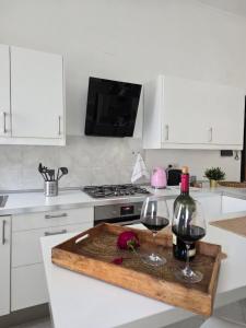 a kitchen with two glasses of wine on a cutting board at Riva in Pozzuoli +2 photos
