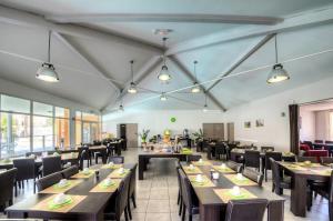 Restaurace v ubytování Comfort Aparthotel Lourdes L'Acacia