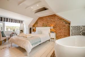 Postel nebo postele na pokoji v ubytování 3 Bed in Fowey oc-g33050