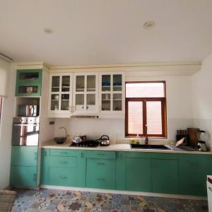 Η κουζίνα ή μικρή κουζίνα στο Privada Casa de Campo en Cieneguilla con Piscina +15 φωτογραφίες