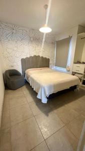 a bedroom with a large bed in a room at Eliseo Chalet in Yerba Buena