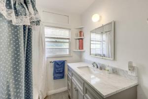 Ένα μπάνιο στο High Walkability! Extended Stay in Riverside +17 φωτογραφίες