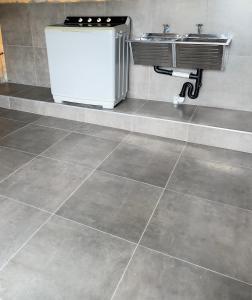 Kuchyň nebo kuchyňský kout v ubytování The journey guest house