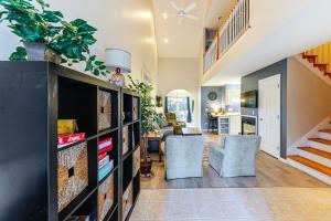 Kuchyň nebo kuchyňský kout v ubytování 2 Mi to Bethany Beach Boardwalk! Townhome with Pool