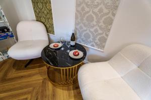 a living room with a table and two chairs at Prisma - Univers du jeux in Chagny