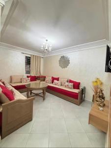 Χώρος καθιστικού στο Unique and Cozy Apartme 4min from the beach