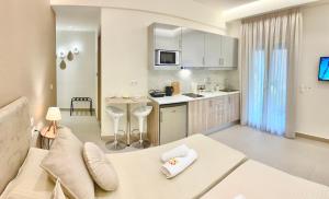 Kuchyň nebo kuchyňský kout v ubytování The Corfu Urban Stays