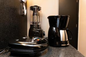 Příslušenství pro přípravu čaje a kávy v ubytování Flat Resort Premium em Tambau