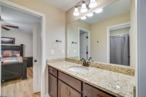 Fotografie z fotogalerie ubytování Dollys Vacation Cabin with Pool, Arcade, Gym v destinaci Pigeon Forge + 32 fotografií