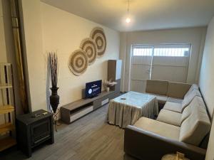 a living room with a couch and a table at Casa Rural Las Eras de Campotejar in Campotéjar