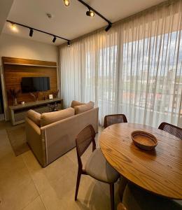 a living room with a couch and a table at Firenze 5G - Vivelite in Caña de Castilla