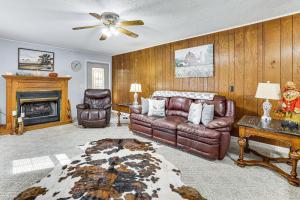 Posezení v ubytování Families Welcome! Home with Fire Pit in Soddy-Daisy