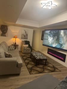 Afbeelding uit fotogalerij van Lovely, warm, Stylish apartment in Canton