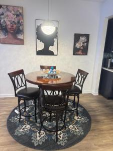 Afbeelding uit fotogalerij van Lovely, warm, Stylish apartment in Canton