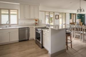 Η κουζίνα ή μικρή κουζίνα στο Glenn House +49 φωτογραφίες