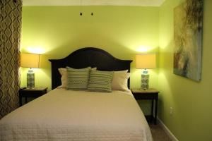 a bedroom with a large bed with two lamps at Phoenix 1013 in Romar Beach