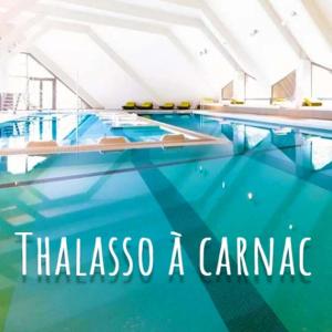 a swimming pool with the words haussoya a carapa at Appart cosy Carnac - T2 avec jardin, plage à 200m & Séjours à thèmes en option, Thalasso à 5mn in Carnac