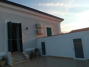 Το κτήριο όπου στεγάζεται  το διαμέρισμα