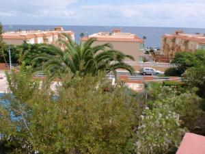 a view of a city with buildings and the ocean at Mar y Sol I Candelaria in Punta Larga