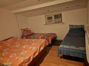 a bedroom with two beds and a window at Apartament muncitori in Bacău