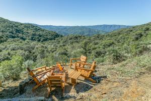 a group of wooden benches sitting on top of a hill at Cabana com vista Serra Catarinense VST023 in São Paulo dos Pinhais