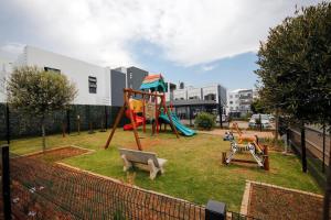 Herní místnost nebo prostor pro děti v ubytování PC Luxe Stays exquisite apartments