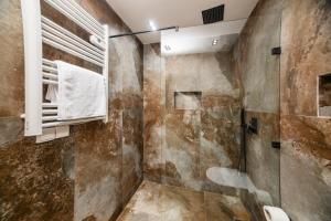 a bathroom with a shower and a toilet at Appartement avec salle de cinema in Agadir