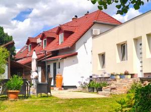 Το κτήριο όπου στεγάζεται  το δωμάτιο σε οικογενειακή κατοικία