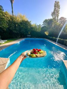 Bazén v ubytování La Querencia nebo v jeho okolí