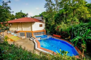 a house with a swimming pool in the yard at Lakou Breda in Cap-Haïtien
