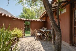 Κήπος έξω από το Bungalows Perayoc