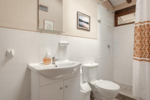 Ένα μπάνιο στο Bungalows Perayoc +52 φωτογραφίες