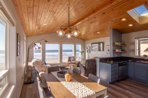 Η κουζίνα ή μικρή κουζίνα στο Ocean Front with Spectacular Views! Beach, Please!