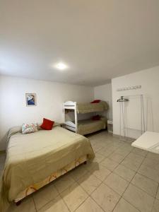 Ένα ή περισσότερα κρεβάτια σε δωμάτιο στο Calafate Viejo Hostel +42 φωτογραφίες