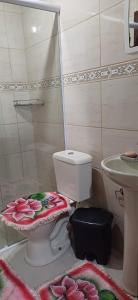 a bathroom with a toilet and a sink at Apartamento Canoas 2 quartos in Canoas +16 photos