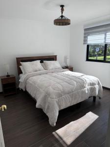 Ένα ή περισσότερα κρεβάτια σε δωμάτιο στο Termas del vino +10 φωτογραφίες