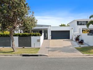 a white house with a garage at Ocean Breeze on Malibu in Kingscliff
