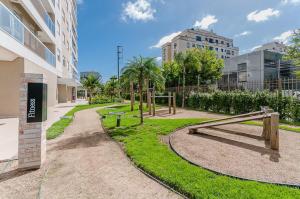 Κήπος έξω από το Incrível apto com infra de Clube no 4 Distrito!