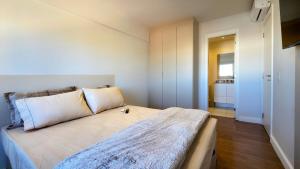 Ένα ή περισσότερα κρεβάτια σε δωμάτιο στο Incrível apto com infra de Clube no 4 Distrito! +35 φωτογραφίες