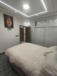 Postel nebo postele na pokoji v ubytování Imsouane blue wave + 4 fotografie