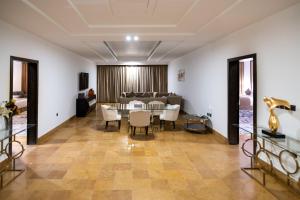 Posezení v ubytování Alammariah Hills Resort- Riyadh