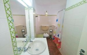 Koupelna v ubytování Torralta Tower House + 58 fotografií