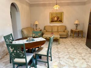 Χώρος καθιστικού στο Ocean View Home Haroula's Place