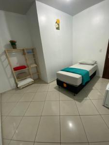 Ένα ή περισσότερα κρεβάτια σε δωμάτιο στο COP30-Suite privativa 700m Hangar