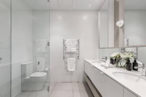 Koupelna v ubytování Bayside Calm - Walk to Mornington Foreshore and Dining + 26 fotografií