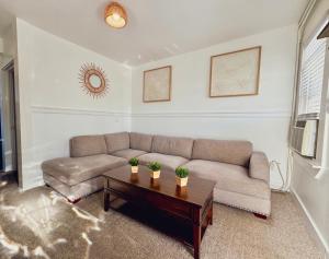 Χώρος καθιστικού στο Alwaves Family 3 Bedroom Beach Apartment